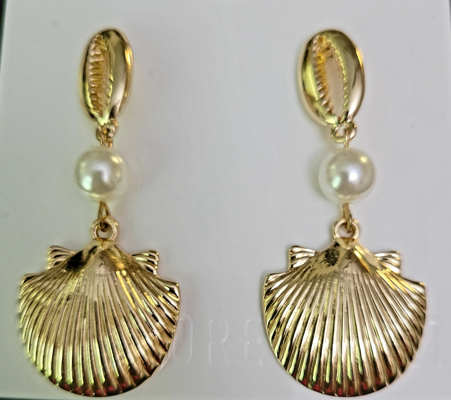 Hanging shell & pearl earrings