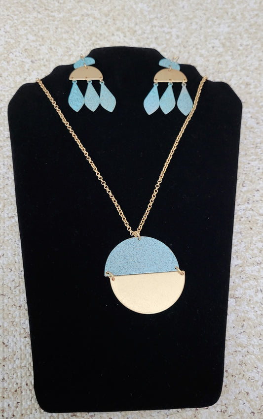 Seafoam pendant necklace & earrings.